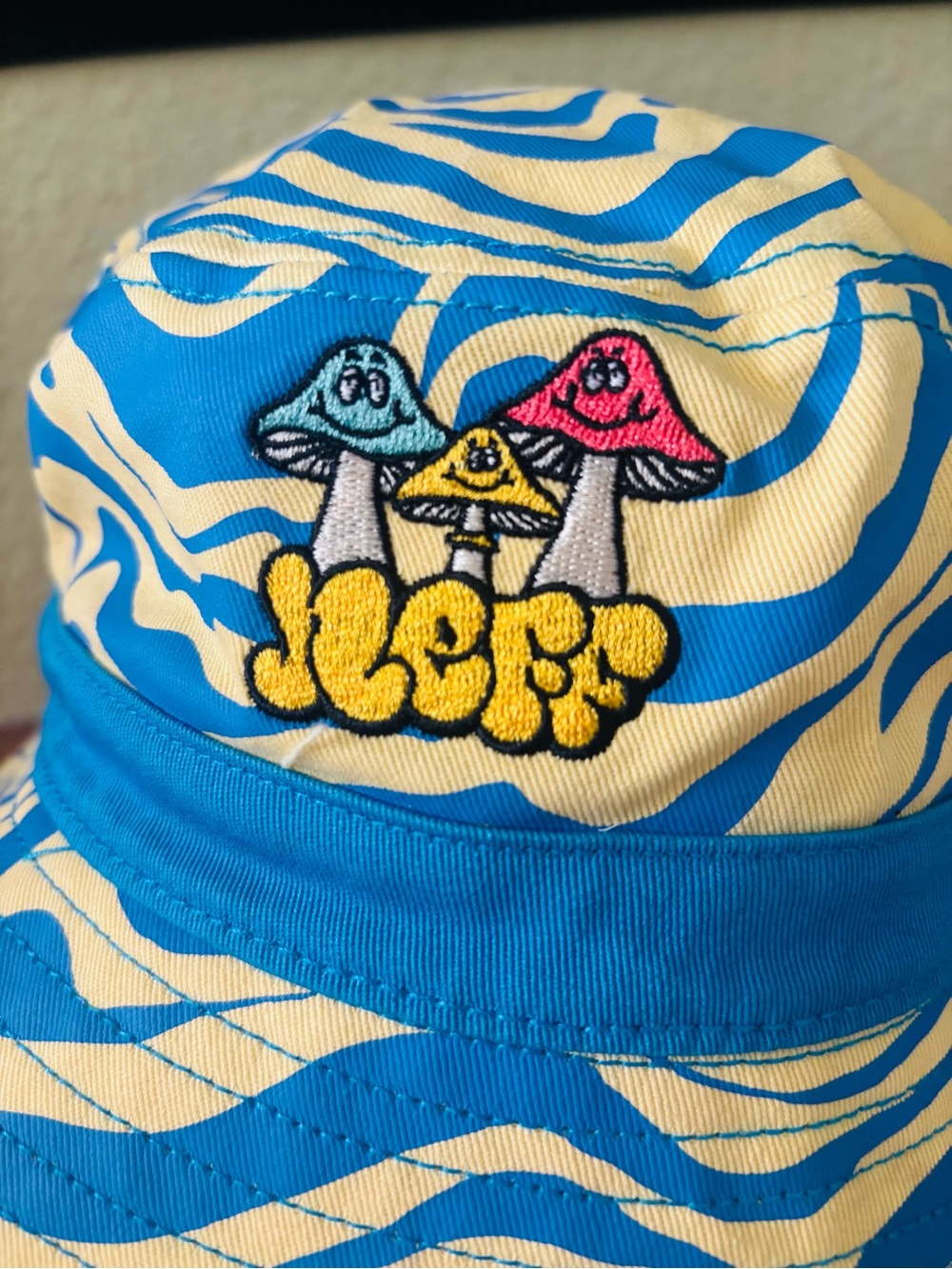 RARE! Neff Mushroom Bucket Hat Psychedelic Blue, & Yellow, Zebra Print & Pocket - Picture 4 of 6
